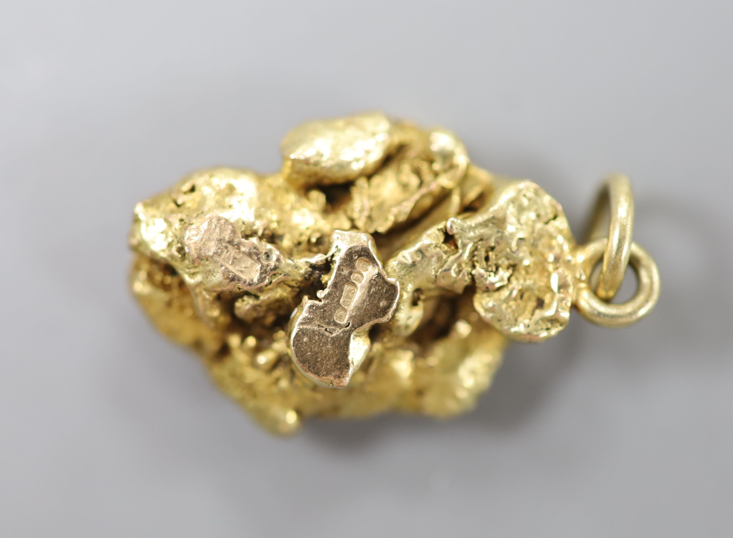 A modern 9ct gold 'nugget' pendant, 30mm, 17.6 grams.